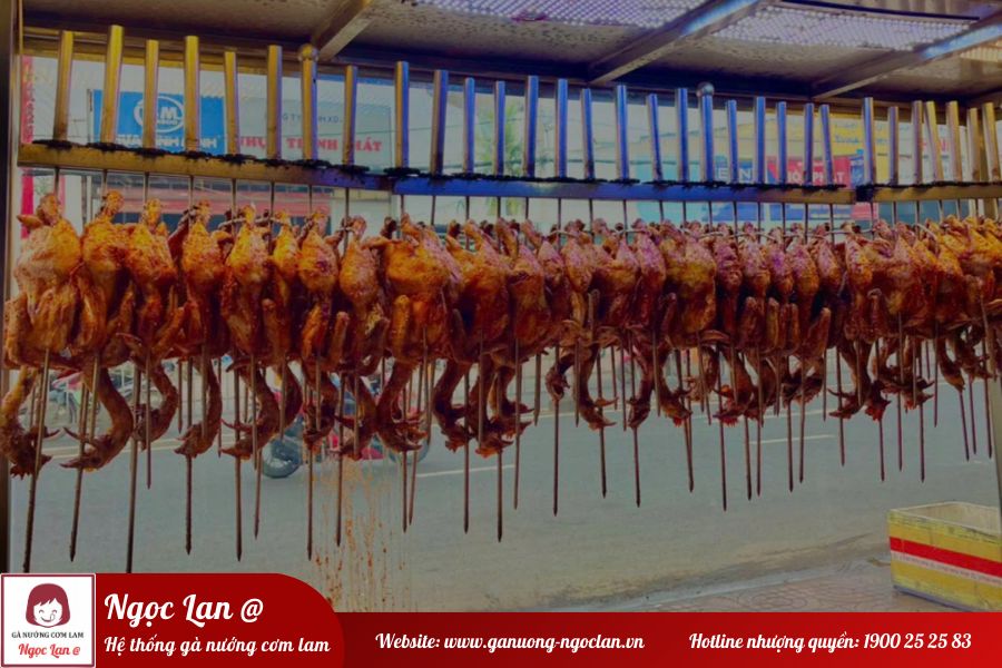 Gà nướng cơm lam 68: Địa điểm ẩm thực không thể bỏ qua 4 Gà nướng cơm lam 68